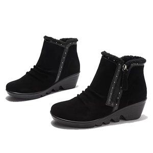 SOLD Skechers Studded Sherpa Trim Boots Size 9W